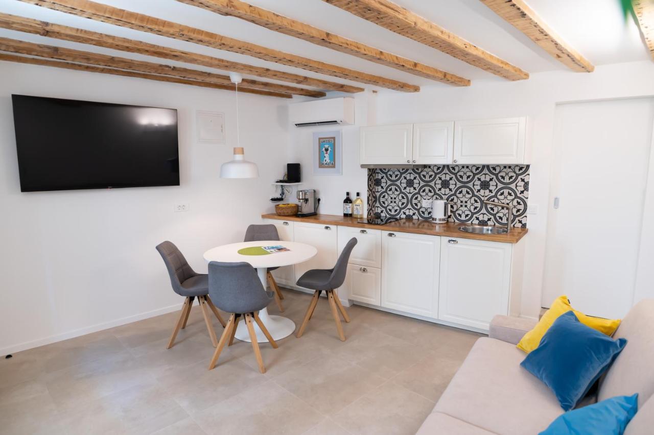 Vitelli Apartments And Rooms สปลิท ภายนอก รูปภาพ
