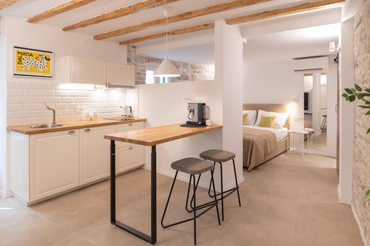 Vitelli Apartments And Rooms สปลิท ภายนอก รูปภาพ
